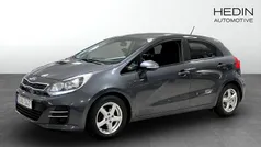 Grå Begagnad 2015 Kia Rio Halvkombi | 79 900 kr (Marknadspris)