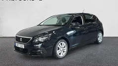 Grå Begagnad 2018 Peugeot 308 Active Halvkombi | 114 900 kr (Marknadspris)