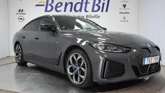 Dravitgråmetallic Begagnad 2023 BMW i4 M Sport Sedan | 549 500 kr (Marknadspris)