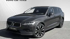Grå Begagnad 2024 Volvo V60 CC Plus Kombi | 454 900 kr (Marknadspris)