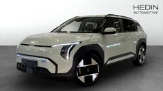 Grön (green) Ny 2025 Kia EV3 Plus SUV | 504 370 kr (Marknadspris)