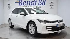 Vit Ny 2024 VW Golf VIII Life Halvkombi | 289 500 kr (Marknadspris)