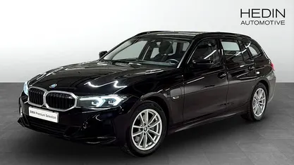 Begagnad BMW 330e Shadowline 2022 Kombi