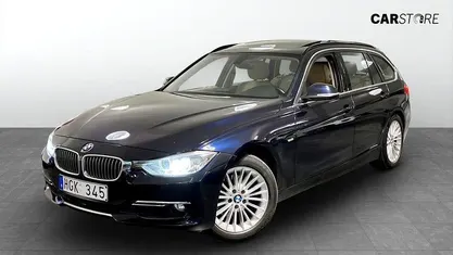 Blå Begagnad 2013 BMW 320 Luxury Line Kombi | 149 900 kr (Marknadspris)