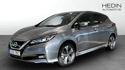 Begagnad Nissan Leaf N-Connecta 160 kW (218 HK) 2021 Grå Halvkombi