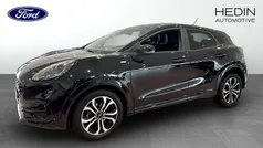 Svart (black) Begagnad 2022 Ford Puma ST-Line Halvkombi | 209 900 kr (Marknadspris)