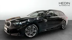 Svart (black) Begagnad 2025 BMW 520 M Sport Kombi | 598 700 kr (Dyr)