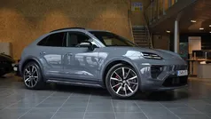 Grå (grey) Ny 2025 Porsche Macan SUV | 1 328 500 kr (Marknadspris)