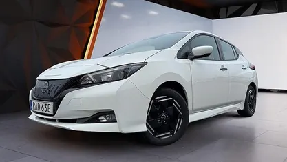 Begagnad Nissan Leaf Acenta 110 kW (150 HK) 2022 Svart Halvkombi