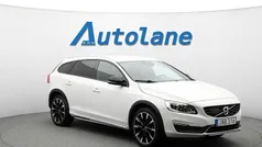 Ice white Begagnad 2017 Volvo V60 CC Summum Kombi | 208 900 kr (Marknadspris)