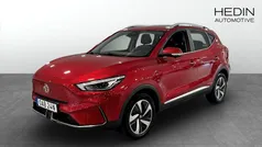Röd (red) Begagnad 2022 MG ZS Luxury Sedan | 249 900 kr (Bra pris)