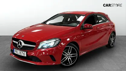 Röd Begagnad 2018 Mercedes A180 Halvkombi | 189 900 kr (Marknadspris)