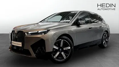 Grå Begagnad 2023 BMW iX Comfort Edition SUV | 568 700 kr (Marknadspris)