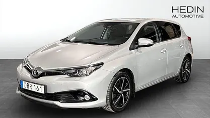 Silver Begagnad 2017 Toyota Auris Comfort Halvkombi | 134 900 kr (Marknadspris)
