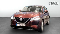 Mörkröd (red) Begagnad 2023 Nissan Qashqai Acenta SUV | 259 900 kr (Marknadspris)