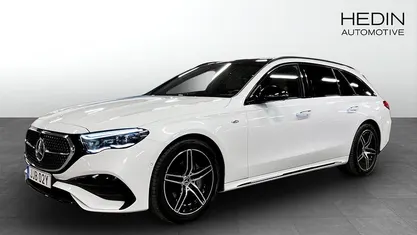 Vit Begagnad 2025 Mercedes E300 AMG Kombi | 679 900 kr (Bra pris)