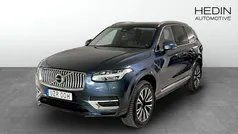Mörkblå (blue) Begagnad 2022 Volvo XC90 Plus SUV | 549 900 kr (Marknadspris)