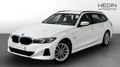Vit Begagnad 2022 BMW 330e Shadowline Kombi | 298 700 kr (Bra pris)