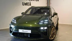 Mörkgrön Ny 2025 Porsche Macan Turbo SUV | 1 592 700 kr (Marknadspris)