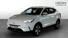 Vit (blue) Begagnad 2022 MG ZS Luxury Sedan | 244 900 kr (Bra pris)