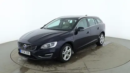 Blå Begagnad 2017 Volvo V60 Summum Kombi | 172 000 kr (Marknadspris)