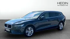 Mörkblå (blue) Begagnad 2018 Volvo V60 Momentum Kombi | 279 000 kr (Marknadspris)