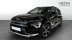 Svart (black) Ny 2025 Kia Niro SUV | 363 425 kr (Marknadspris)