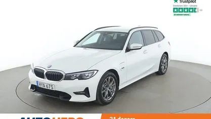 Vit Begagnad 2021 BMW 330e Sport Line Kombi | 238 000 kr (Superpris)