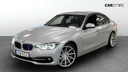 Silver Begagnad 2018 BMW 330e Sport Line Sedan | 159 900 kr