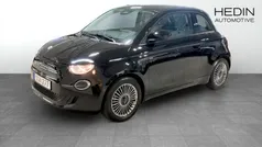 Svart (black) Begagnad 2022 Fiat 500e Icon Halvkombi | 209 900 kr (Marknadspris)