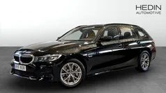 Svart (black) Begagnad 2022 BMW 330e Sport Line Kombi | 298 700 kr