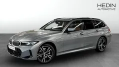 Grå (grey) Begagnad 2025 BMW 330e M Sport Kombi | 494 700 kr (Marknadspris)