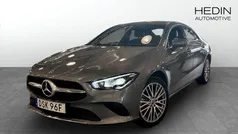 Mörkgrå (grey) Begagnad 2022 Mercedes CLA250e Sedan | 299 900 kr (Superpris)