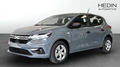 Grå (grey) Ny 2025 Dacia Sandero Essentiel Halvkombi | 200 700 kr (Marknadspris)