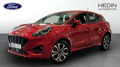 Röd (red) Begagnad 2022 Ford Puma ST-Line SUV | 219 900 kr (Marknadspris)