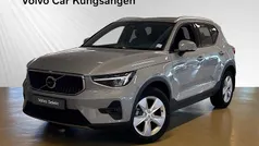 Grå Begagnad 2023 Volvo XC40 Core SUV | 349 900 kr (Marknadspris)