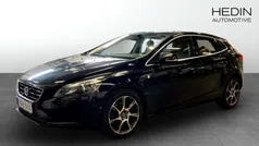 Svart (black) Begagnad 2015 Volvo V40 Momentum Kombi | 144 900 kr (Marknadspris)