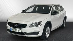 Vit Begagnad 2017 Volvo V60 CC Standard Kombi | 189 800 kr (Marknadspris)