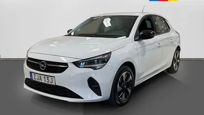 Begagnad Opel Corsa-e Design & Tech 100 kW (136 HK) 2022 Vit Halvkombi