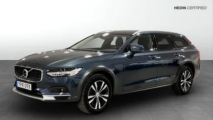 Begagnad Volvo V90 CC Momentum 197 HK (144 kW) 2021 Blå Kombi