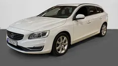 Vit Begagnad 2017 Volvo V60 Momentum Kombi | 139 900 kr (Marknadspris)