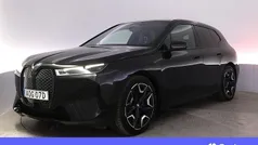 Svart Begagnad 2022 BMW iX Sport Line SUV | 599 900 kr (Marknadspris)