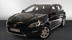 Svart Begagnad 2018 Volvo V60 CC Kombi | 169 800 kr (Superpris)