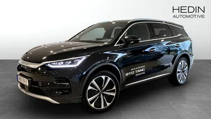 Svart (black) Begagnad 2024 BYD Tang SUV | 639 900 kr (Marknadspris)
