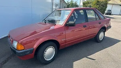 Begagnad Ford Escort 69 HK (50 kW) 1984 Röd Halvkombi
