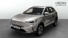 Grå (grey) Begagnad 2022 MG ZS Luxury Sedan | 244 900 kr (Superpris)