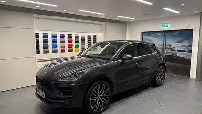 Grå Begagnad 2022 Porsche Macan S SUV | 799 000 kr (Marknadspris)