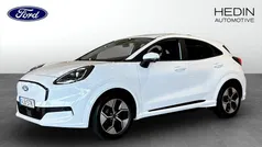 Vit (white) Ny 2025 Ford Puma Gen-E Halvkombi | 394 875 kr (Marknadspris)