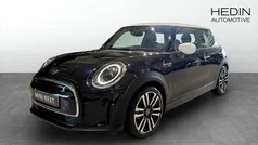 Svart (black) Begagnad 2022 Mini Cooper SE Halvkombi | 238 700 kr (Marknadspris)