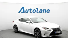 Vit Begagnad 2017 Lexus RC300h Executive Line Sportkupé | 329 900 kr